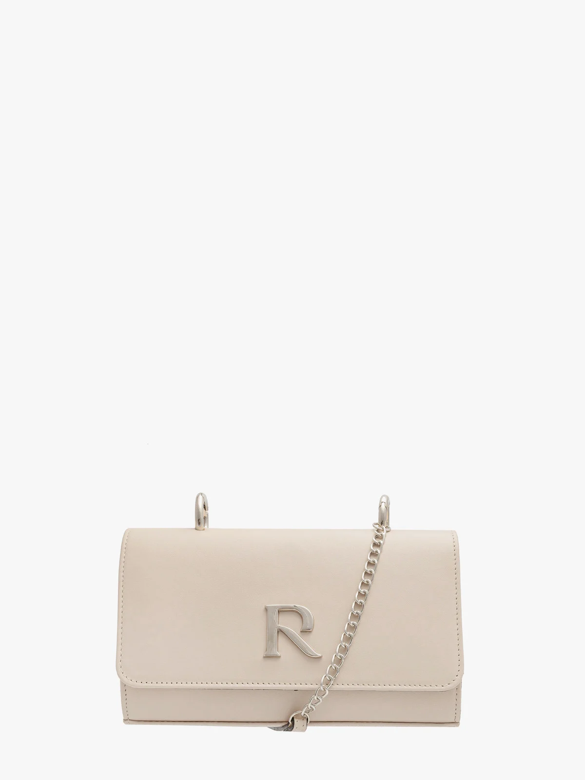 Beżowa torebka typu kopertówka na srebrnym łańcuszku