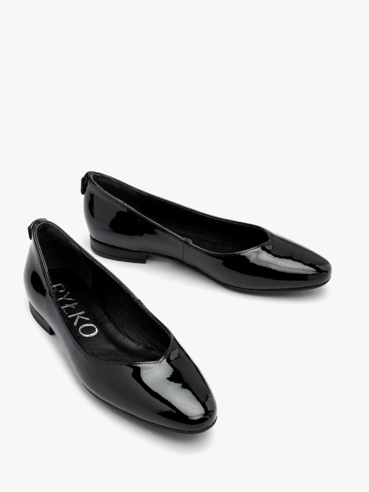 Czarne, lakierowane baleriny z okrągłym noskiem