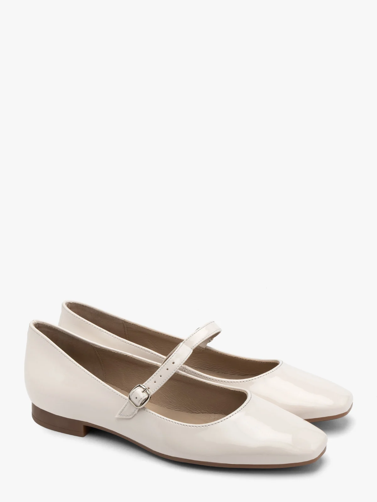 Kremowe lakierowane baleriny z ozdobnym zapięciem