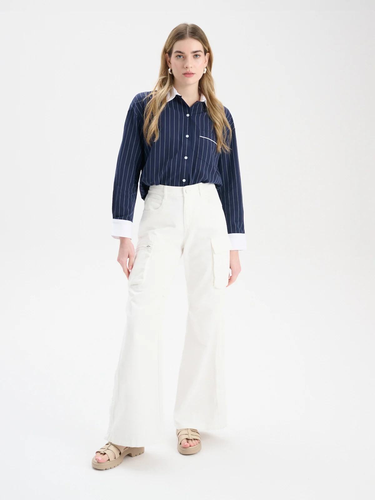 Beżowe sandały z ozdobną cholewką