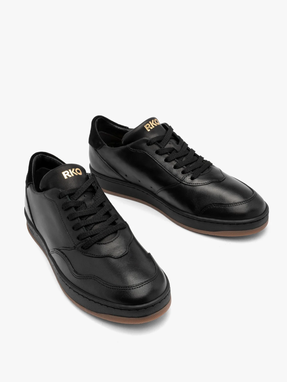 Czarne półbuty sportowe