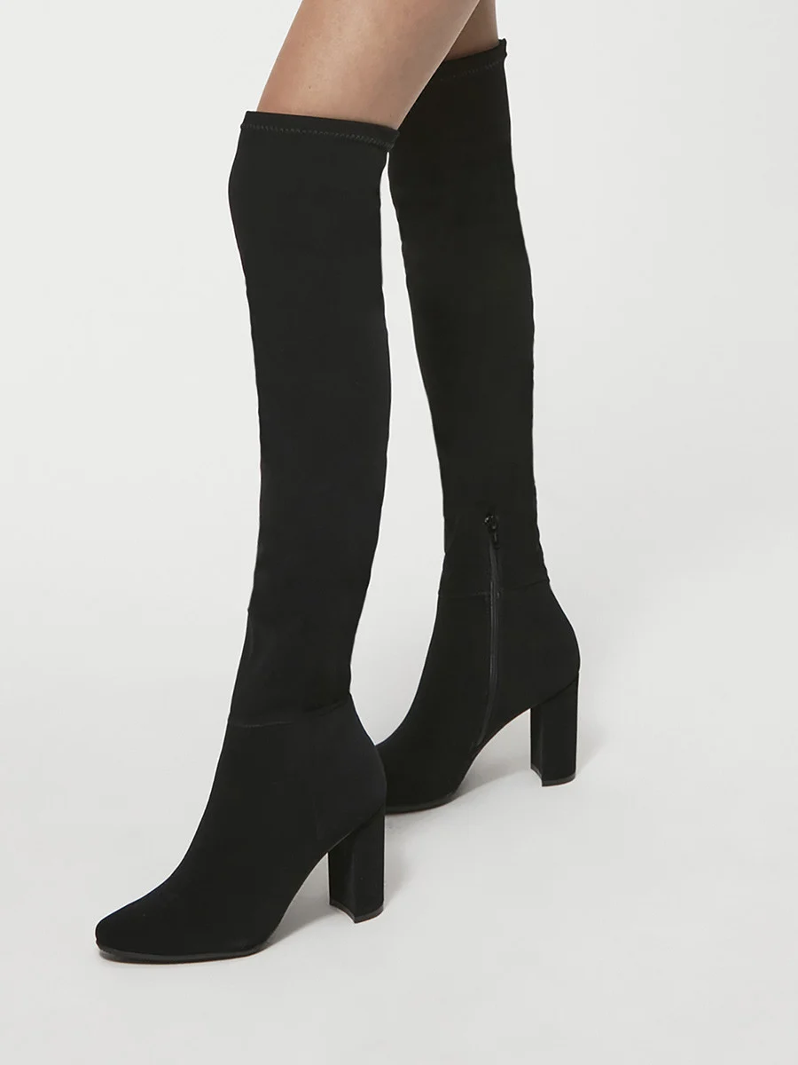 Czarne kozaki nad kolano na słupkowym obcasie
