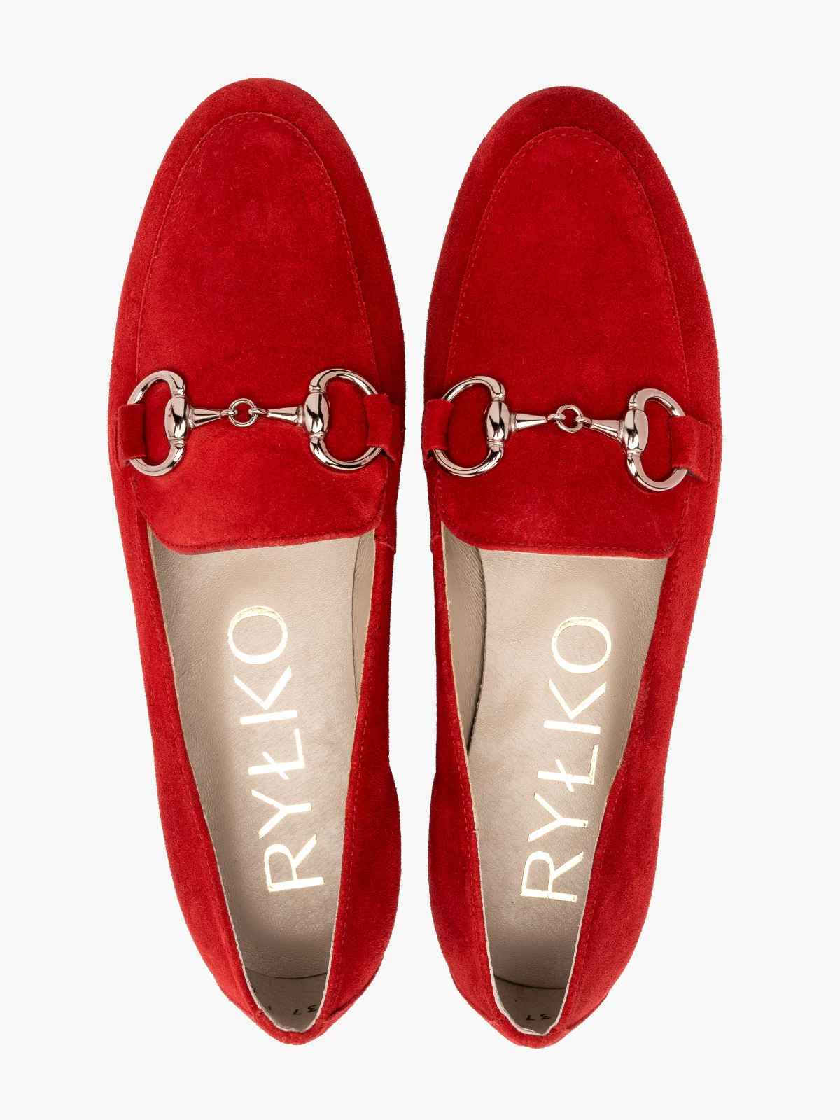 Czerwone mokasyny z ozdobną klamerką