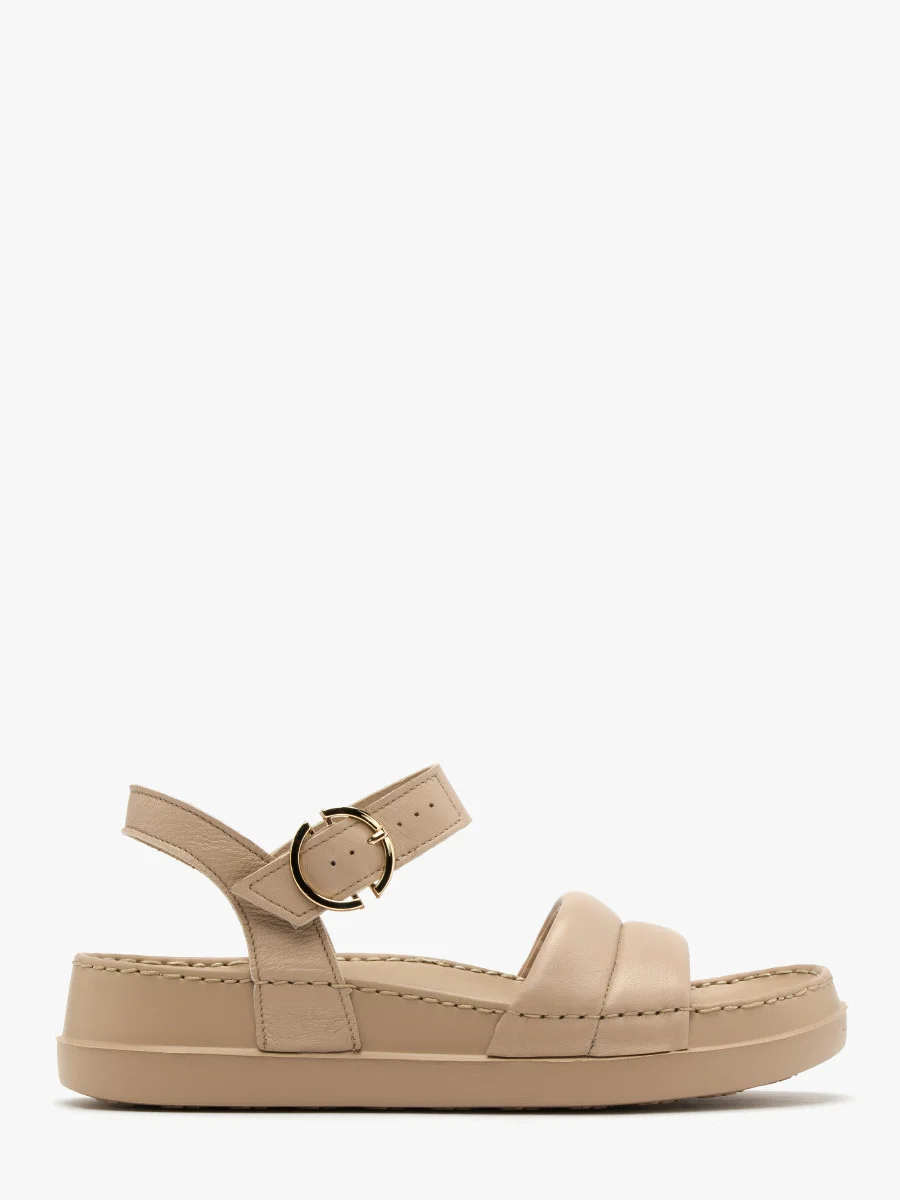 Kremowe sandały ze złotą sprzączką