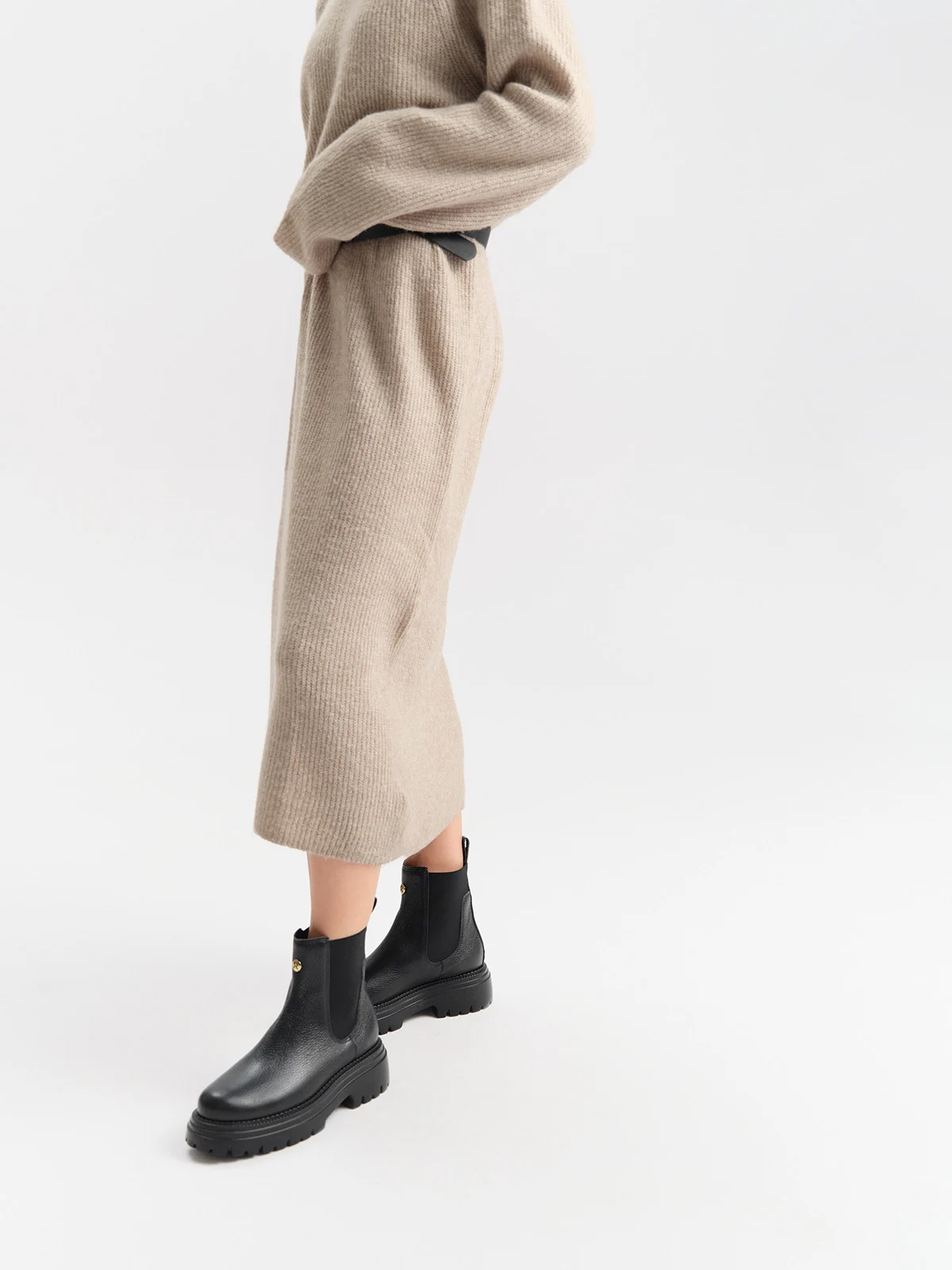 Czarne sztyblety damskie na grubej podeszwie