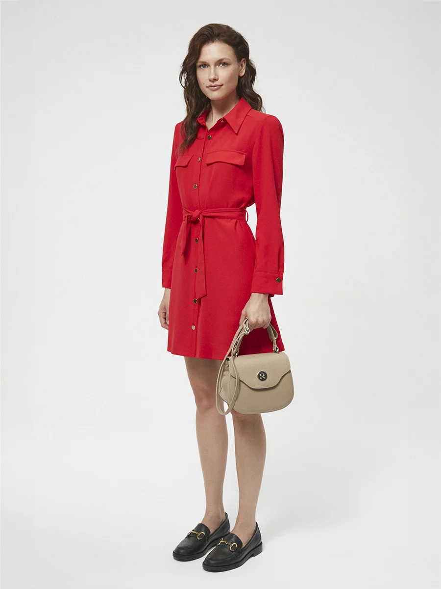 Czarne mokasyny ze złotą ozdobą