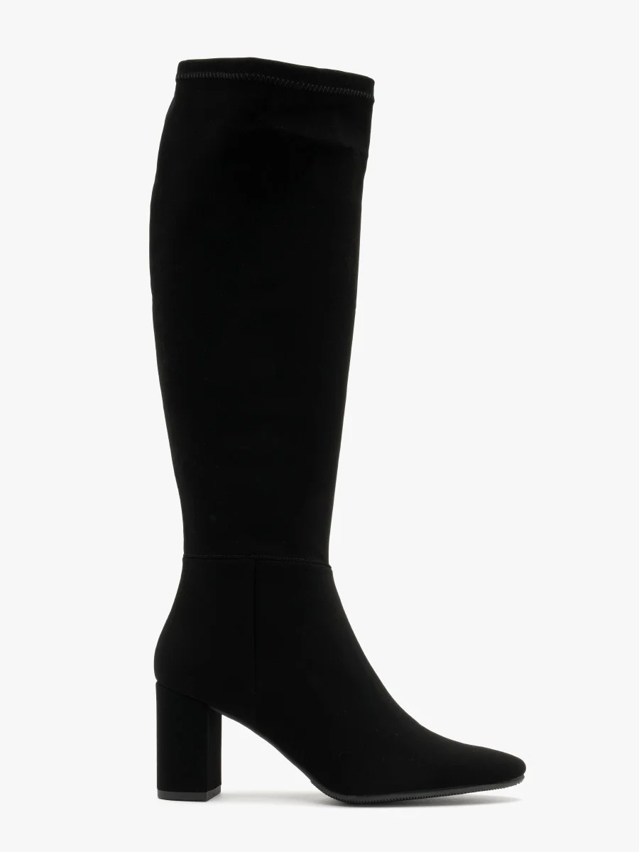 Czarne kozaki z szeroką elastyczną cholewką