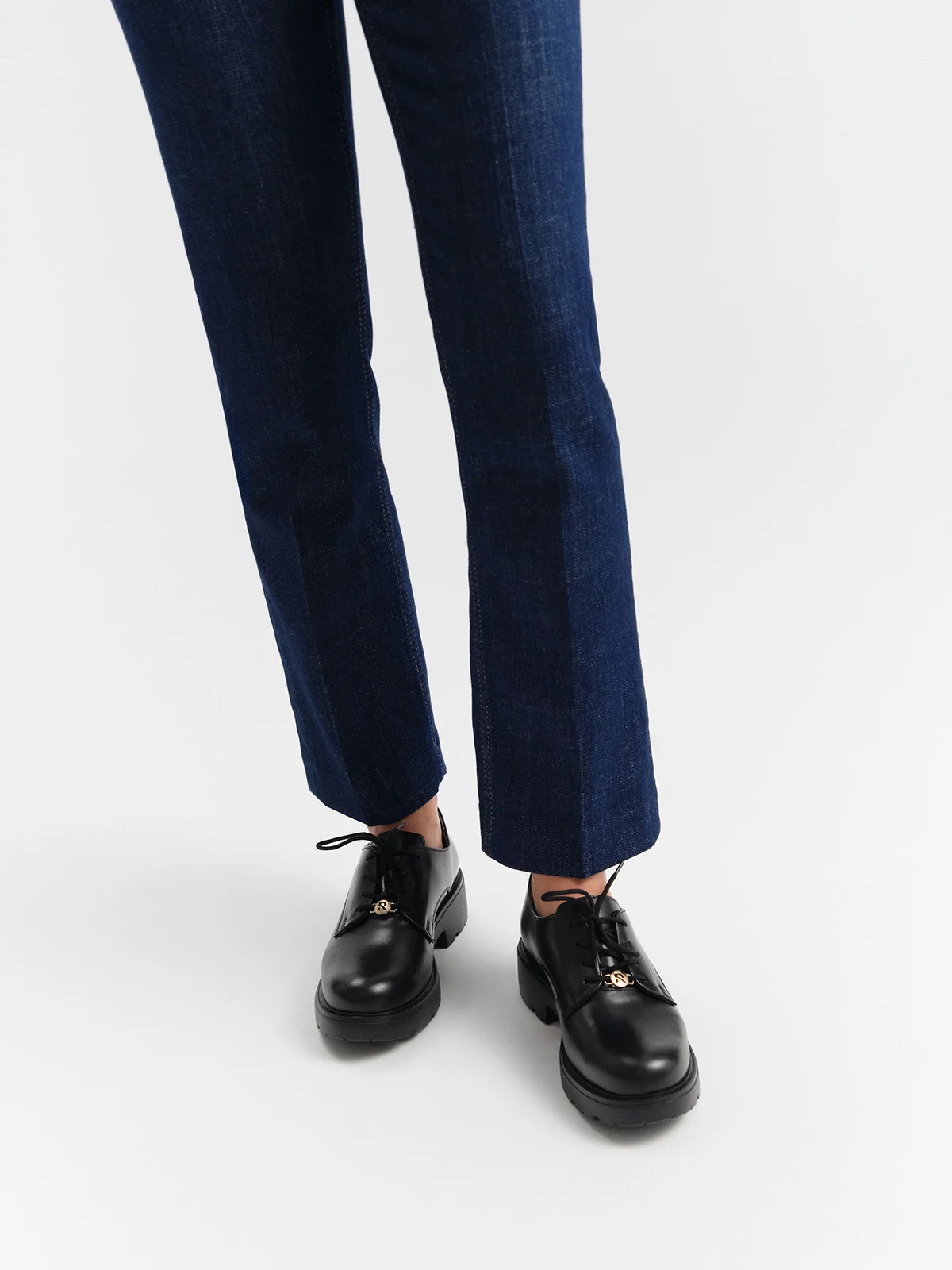 Czarne, klasyczne półbuty damskie