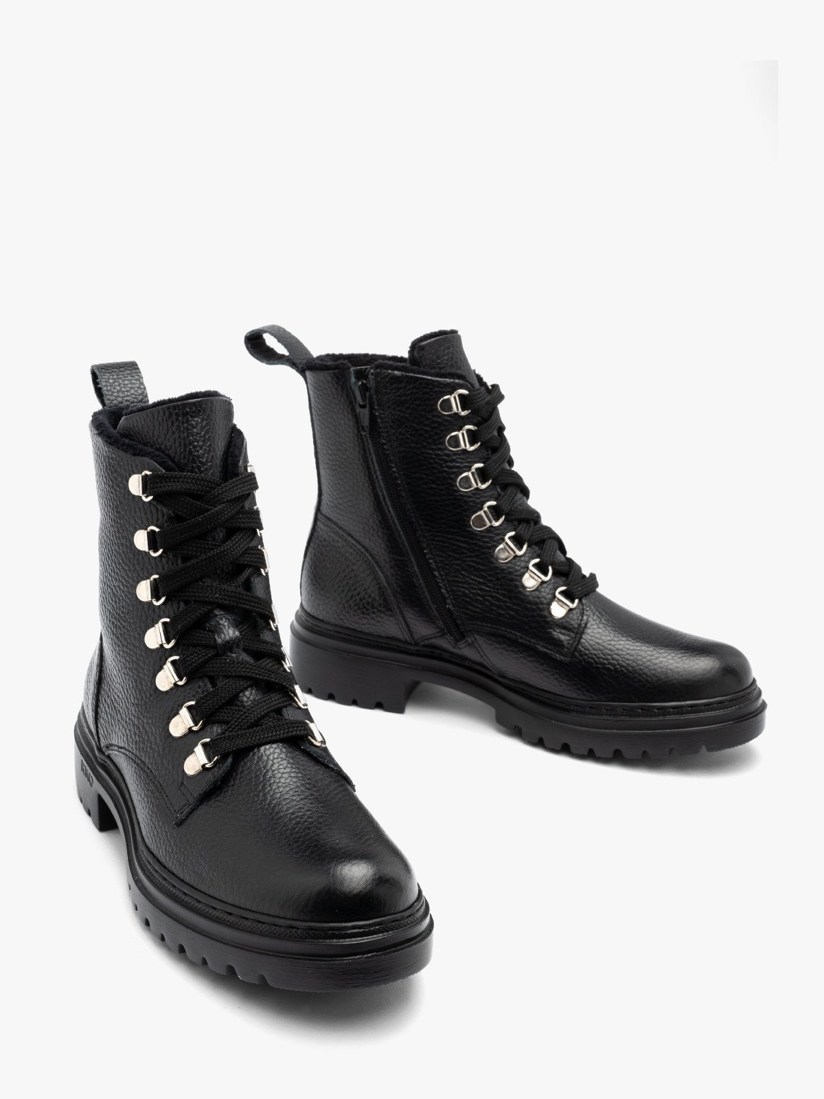 Czarne trzewiki damskie z ozdobnymi hakami