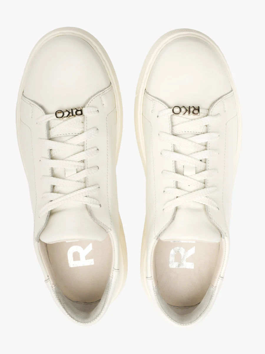 Biały półbut sportowy ze srebrnym detalem