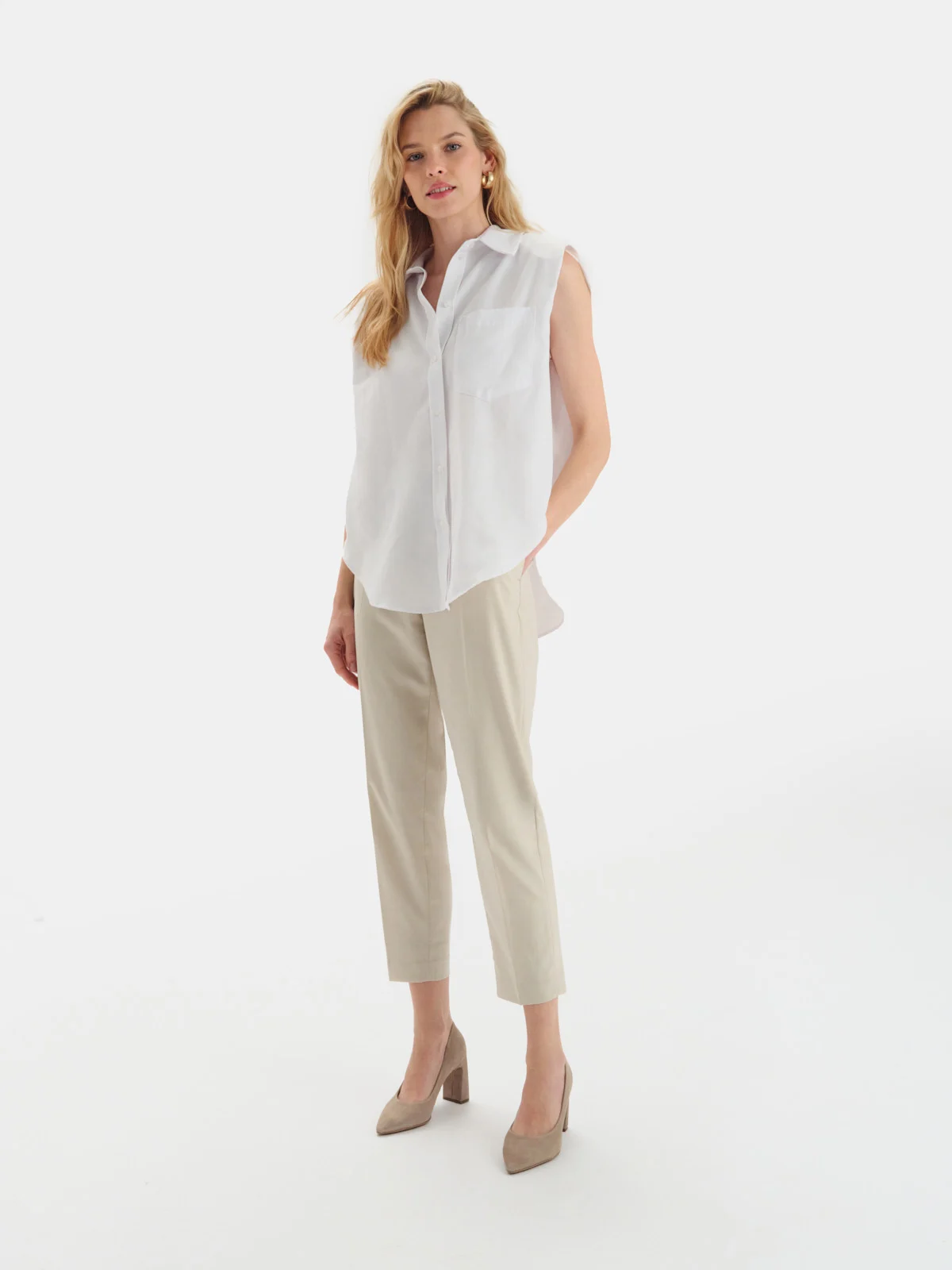 Beżowe czółenka na słupku