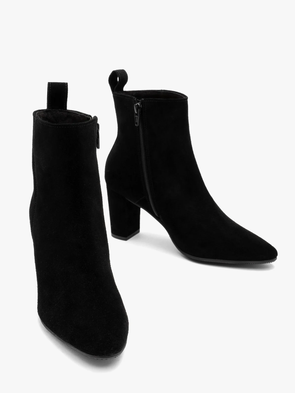 Welurowe botki damskie na słupkowym obcasie