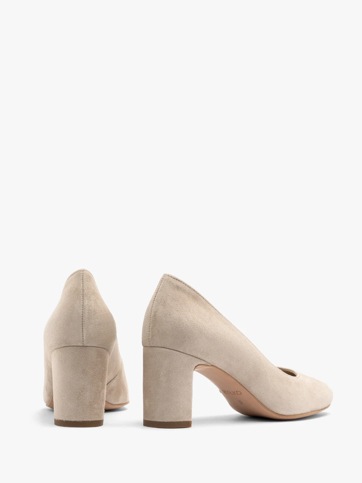 Welurowe czółenka w beżowym kolorze