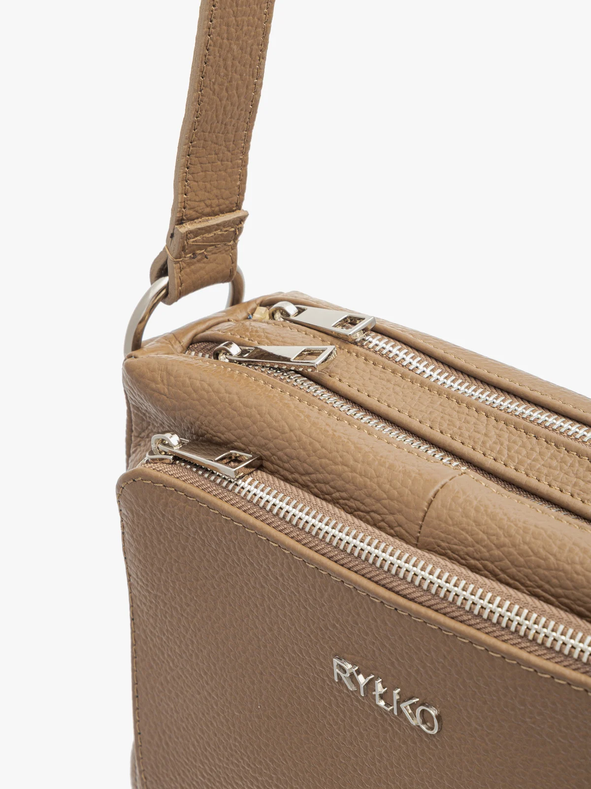 Beżowa torebka średniej wielkości