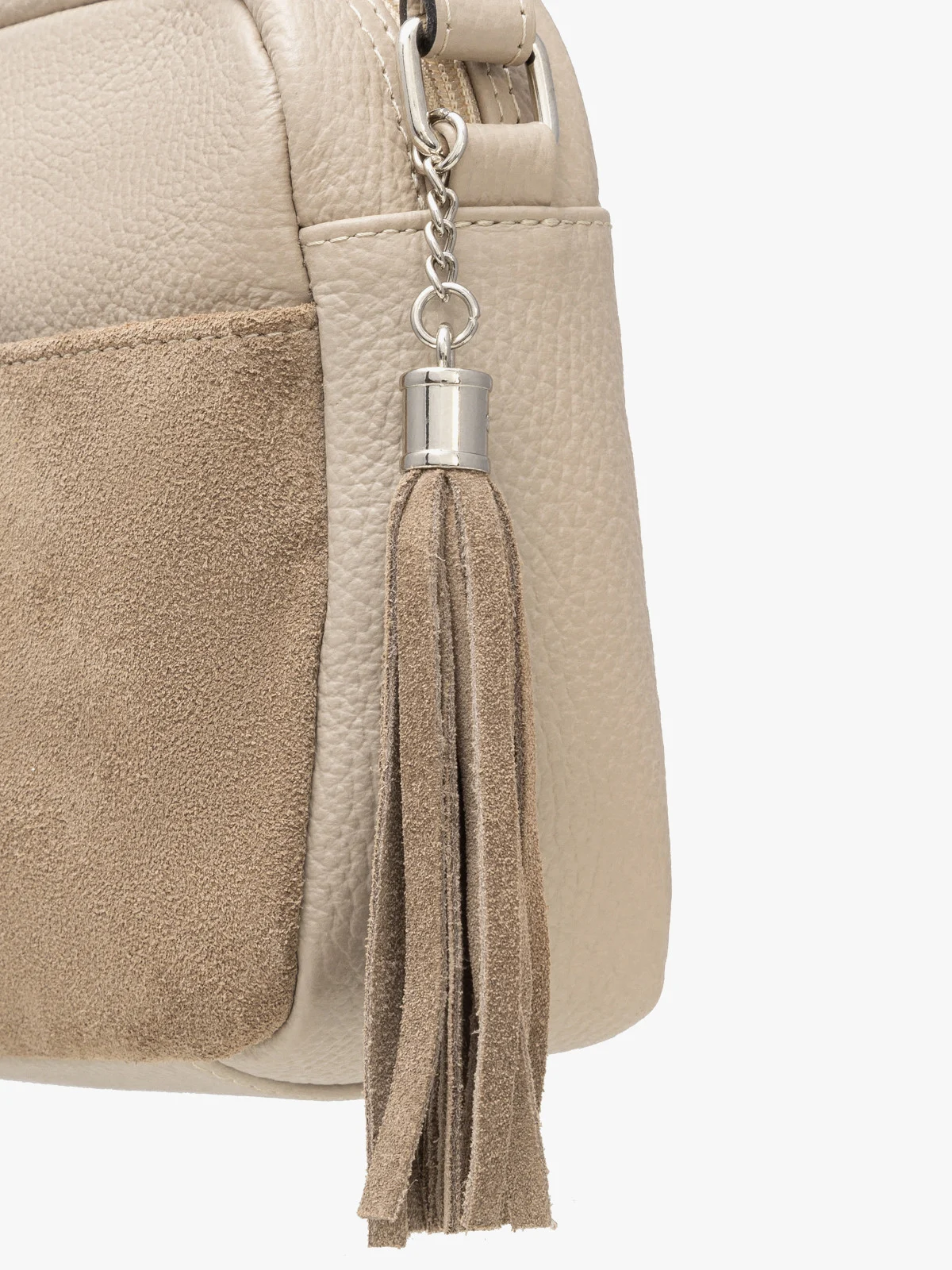 Beżowa torebka z ozdobnym frędzlem