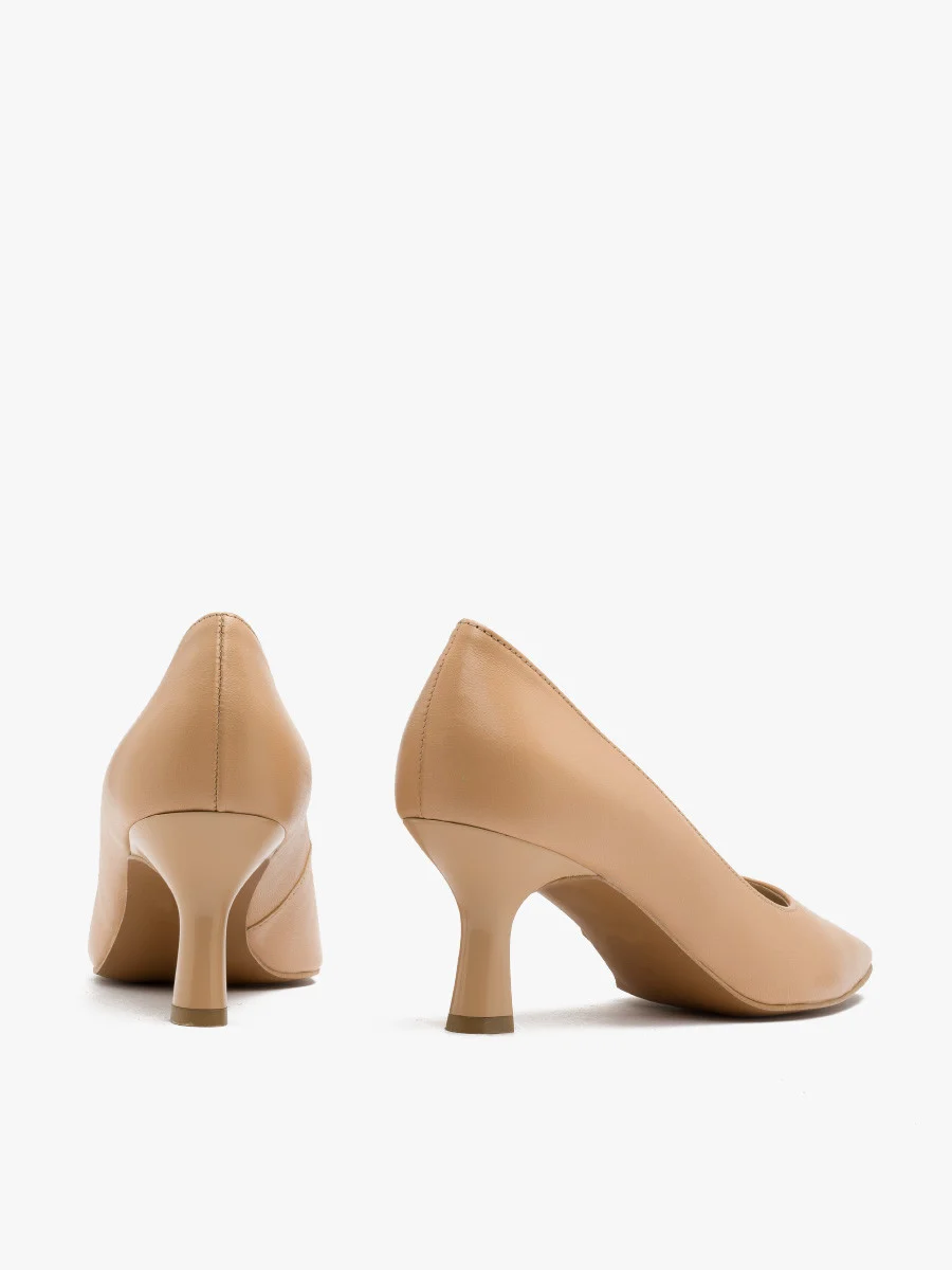 Beżowe czółenka na szpilce typu kaczuszka