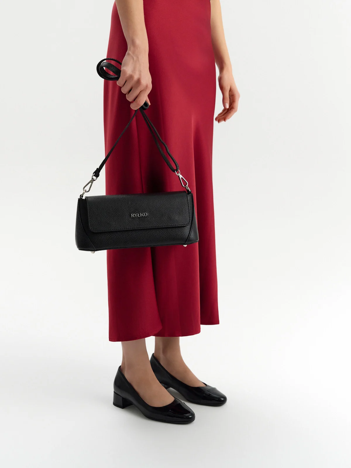 Elegancka, czarna torebka z dwoma paskami