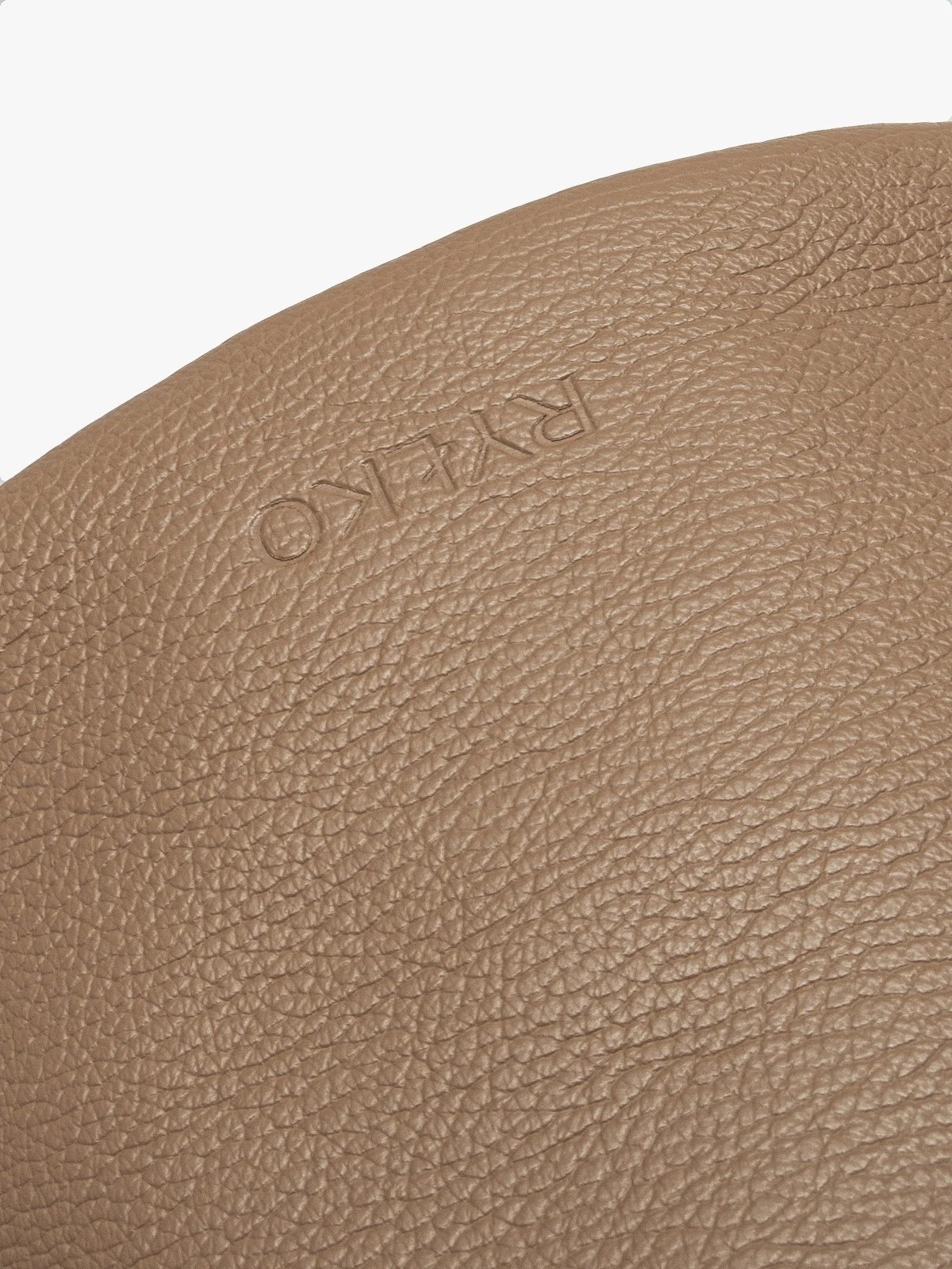 Ciemnobeżowa torebka na pasku z tkaniny