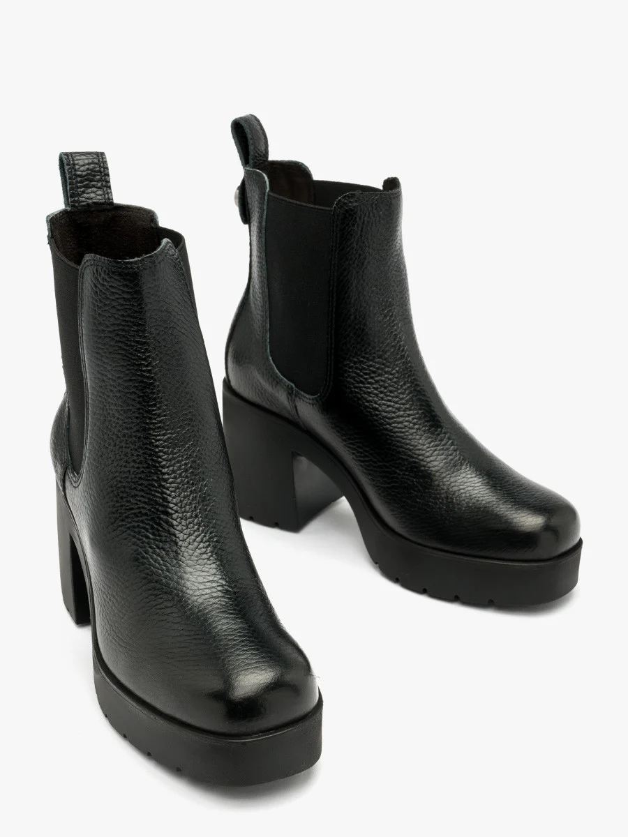 Czarne sztyblety damskie na masywnym obcasie