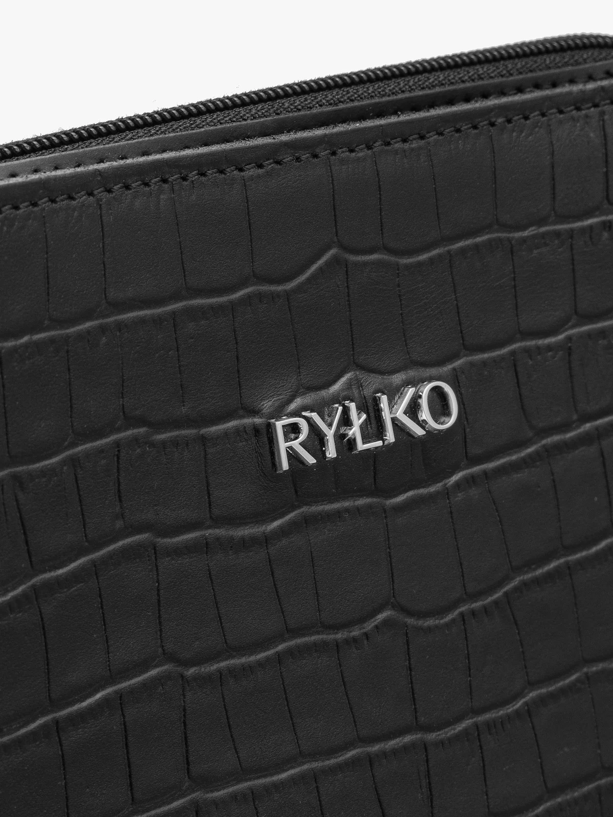 Czarna torebka damska z ozdobną fakturą
