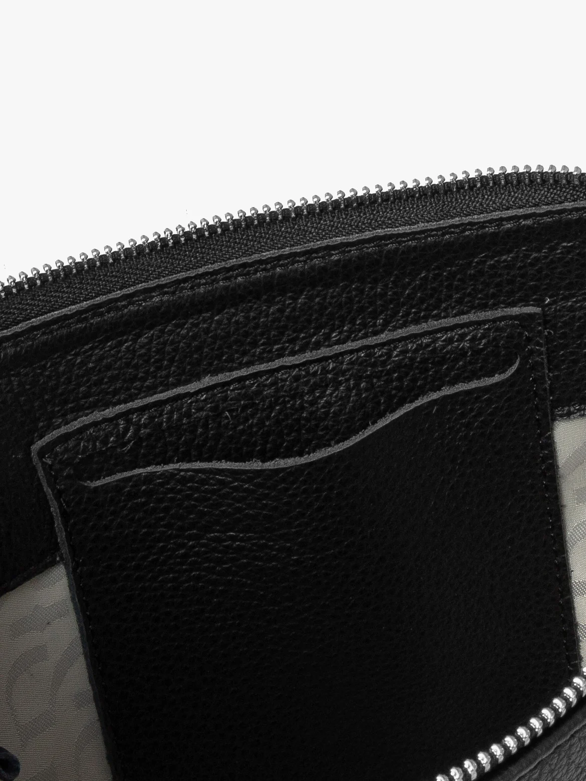 Czarna torebka na szerokim pasku z taśmy