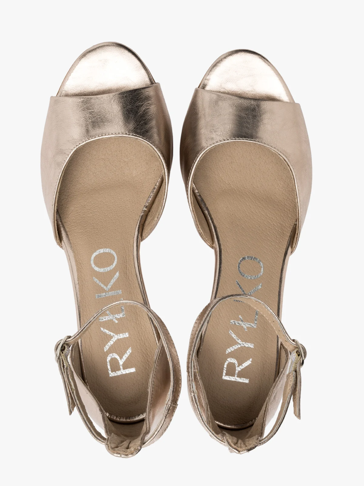 Platynowe sandały na obcasie