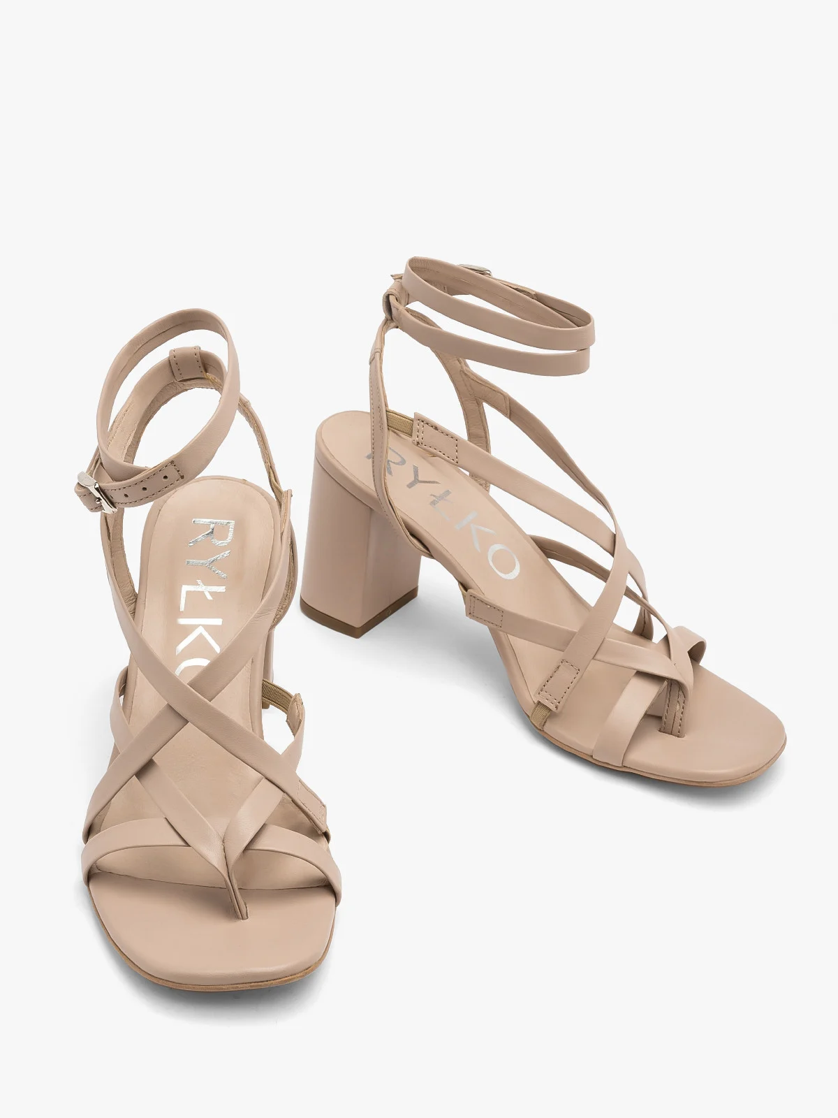 Beżowe japonki na obcasie