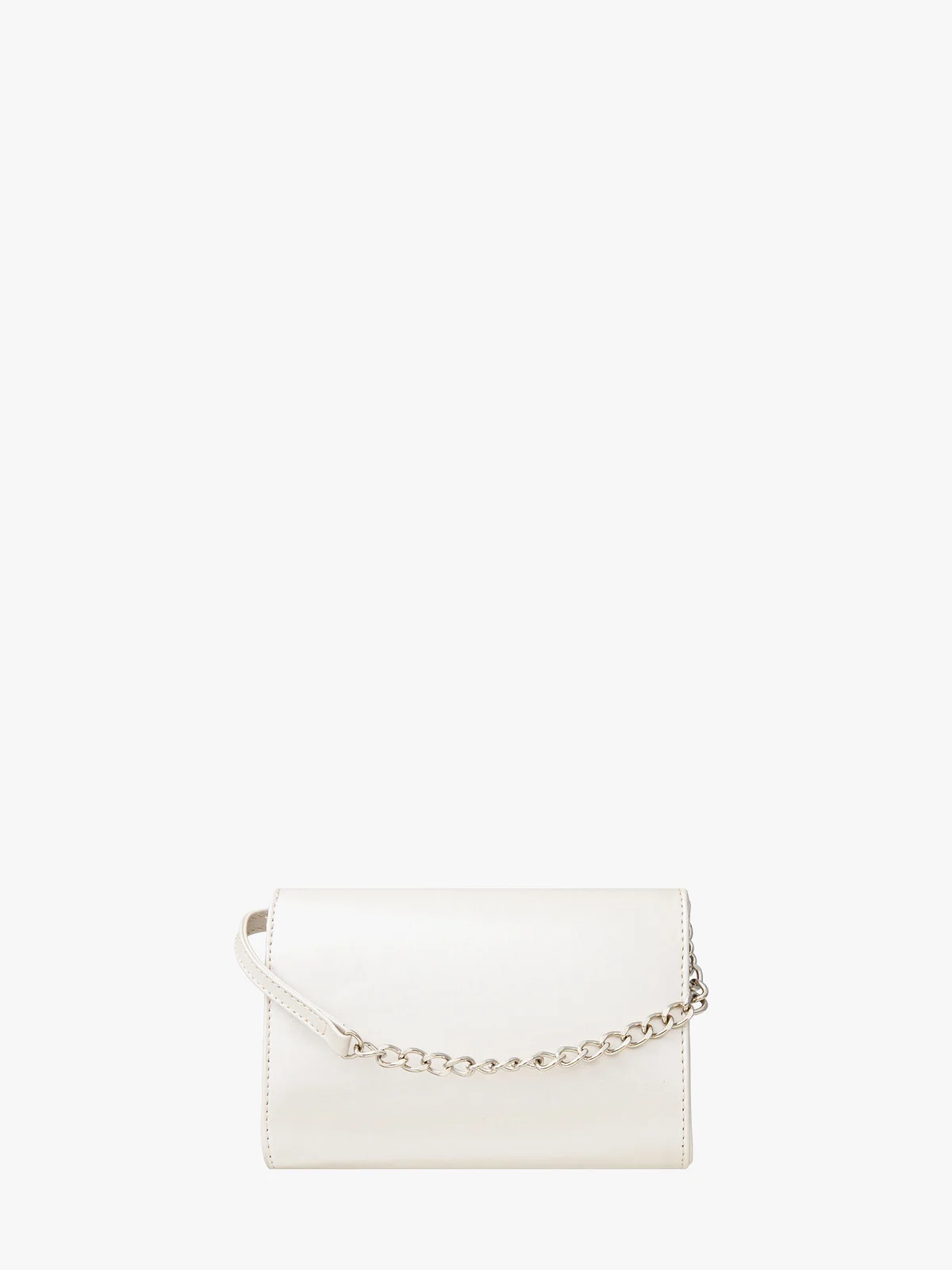 Perłowa torebka z ozdobną klapą