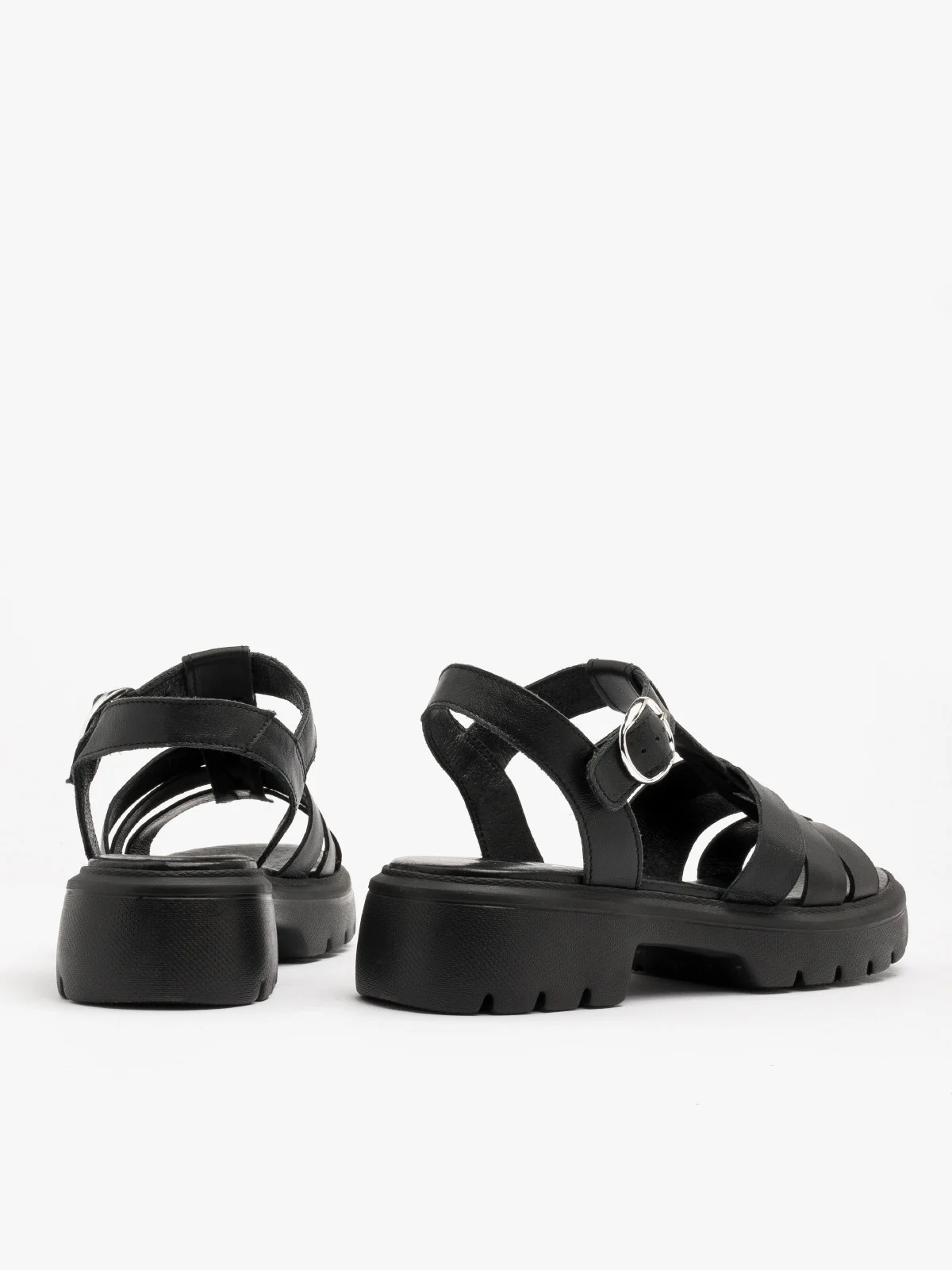 Czarne sandały z ozdobną cholewką