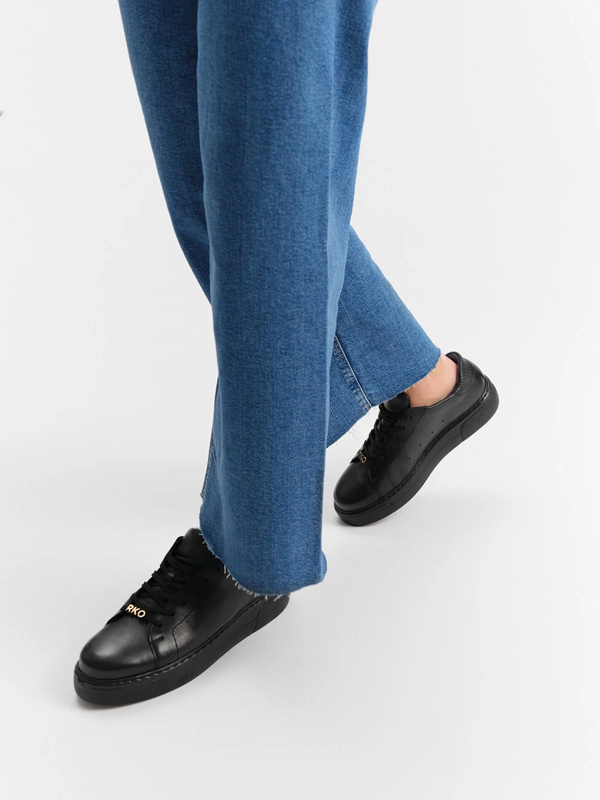 Czarne sportowe półbuty na lekkim spodzie