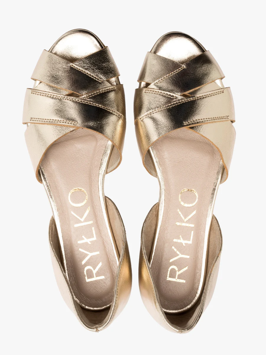 Platynowe baleriny z zakrytą piętą