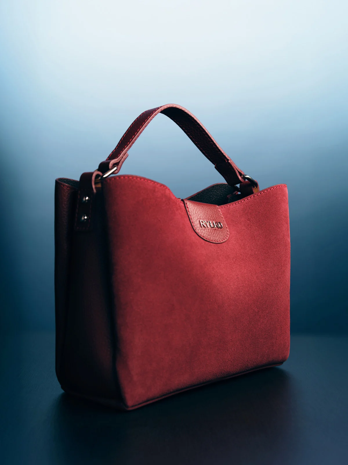 Bordowa torebka z łączonych skór