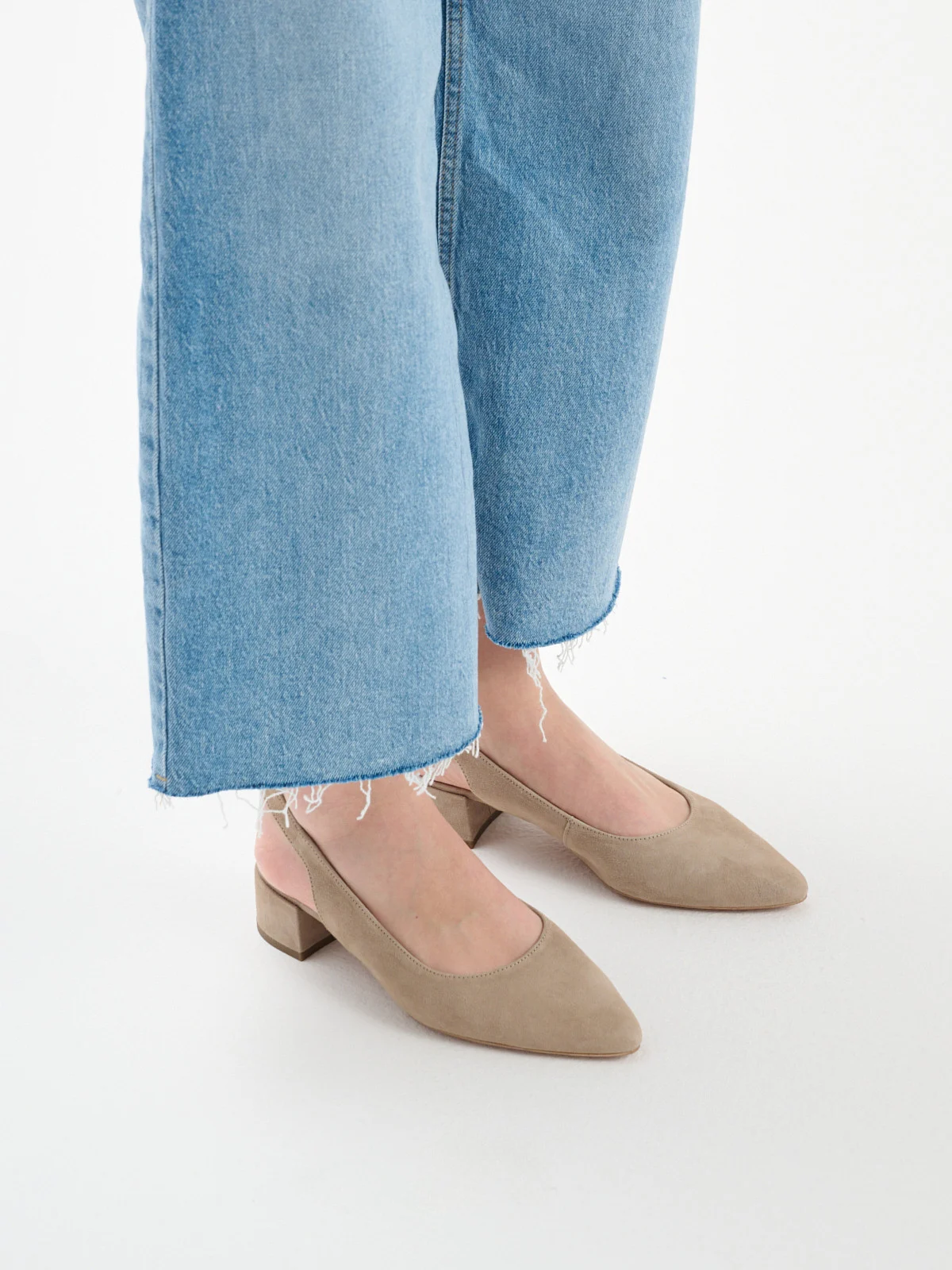 Beżowe czółenka z otwartą piętą