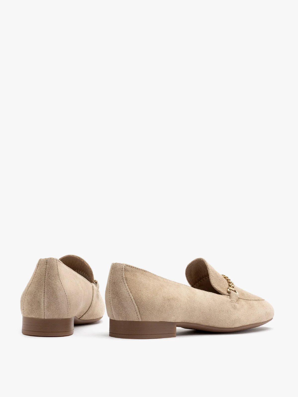 Piaskowe mokasyny ze złotym łańcuszkiem