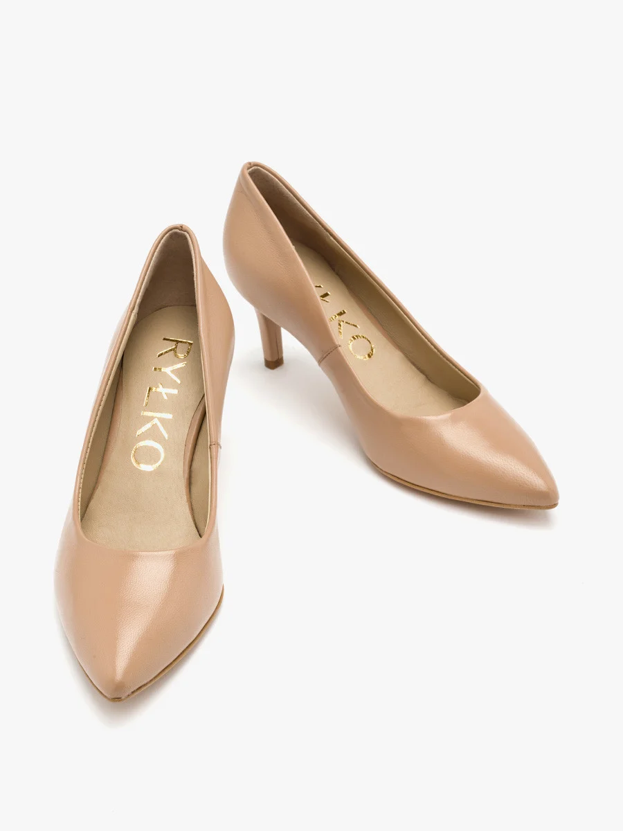 Beżowe czółenka na obcasie