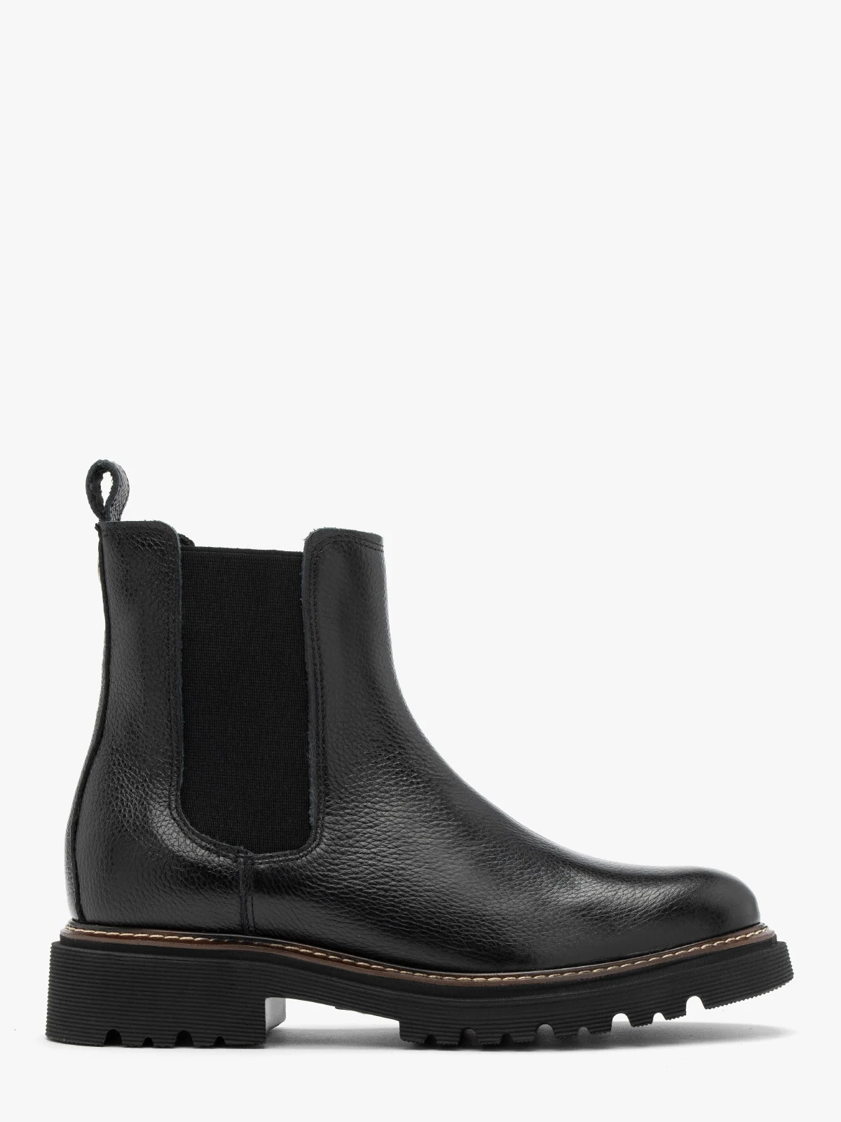 Czarne sztyblety na traktorowej podeszwie z kontrastowym otokiem