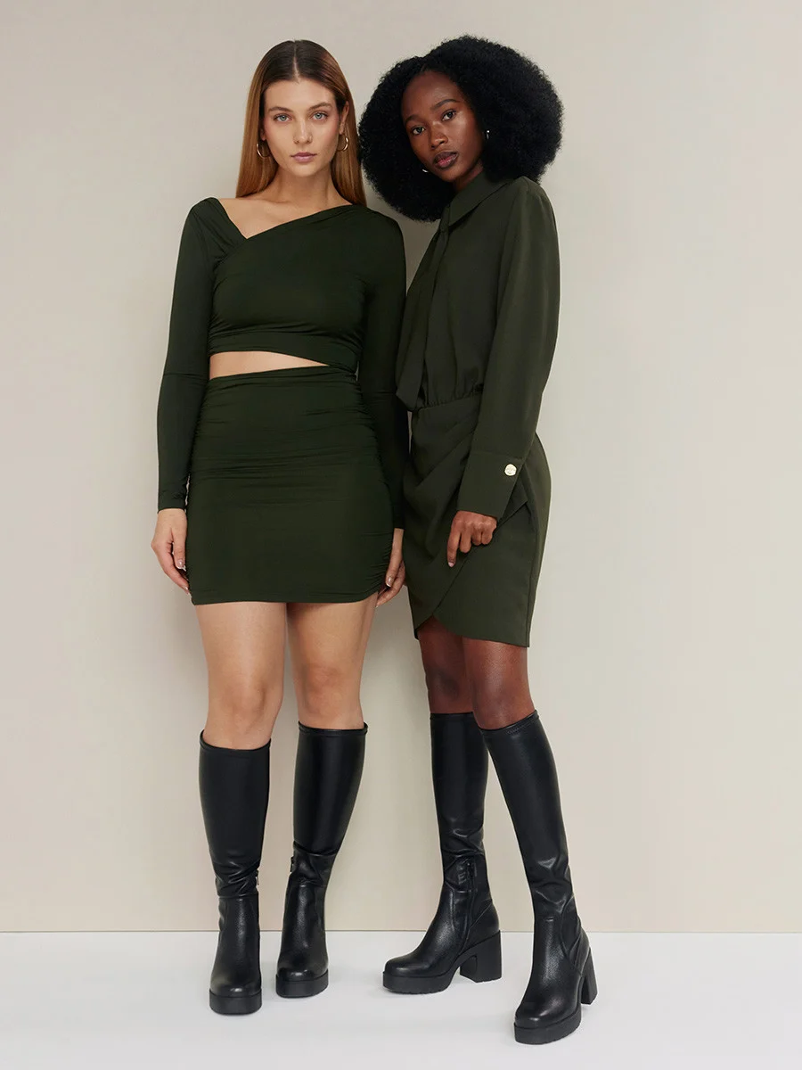 Czarne kozaki z elastyczną wąską cholewką