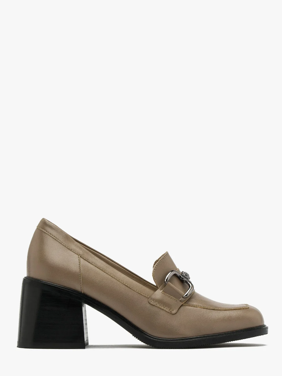 Beżowe mokasyny z ozdobą na cholewce