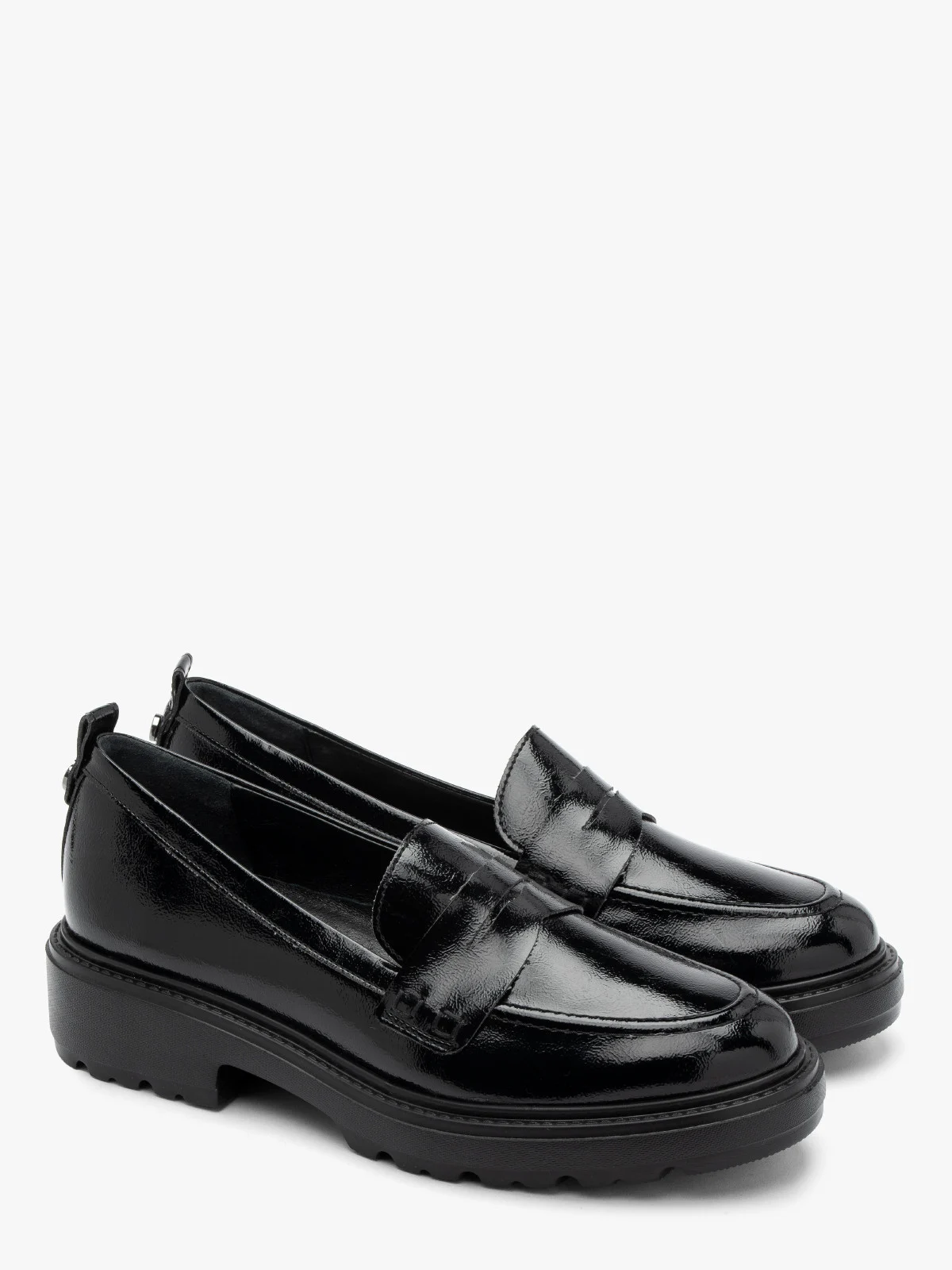 Lakierowane mokasyny na grubym spodzie