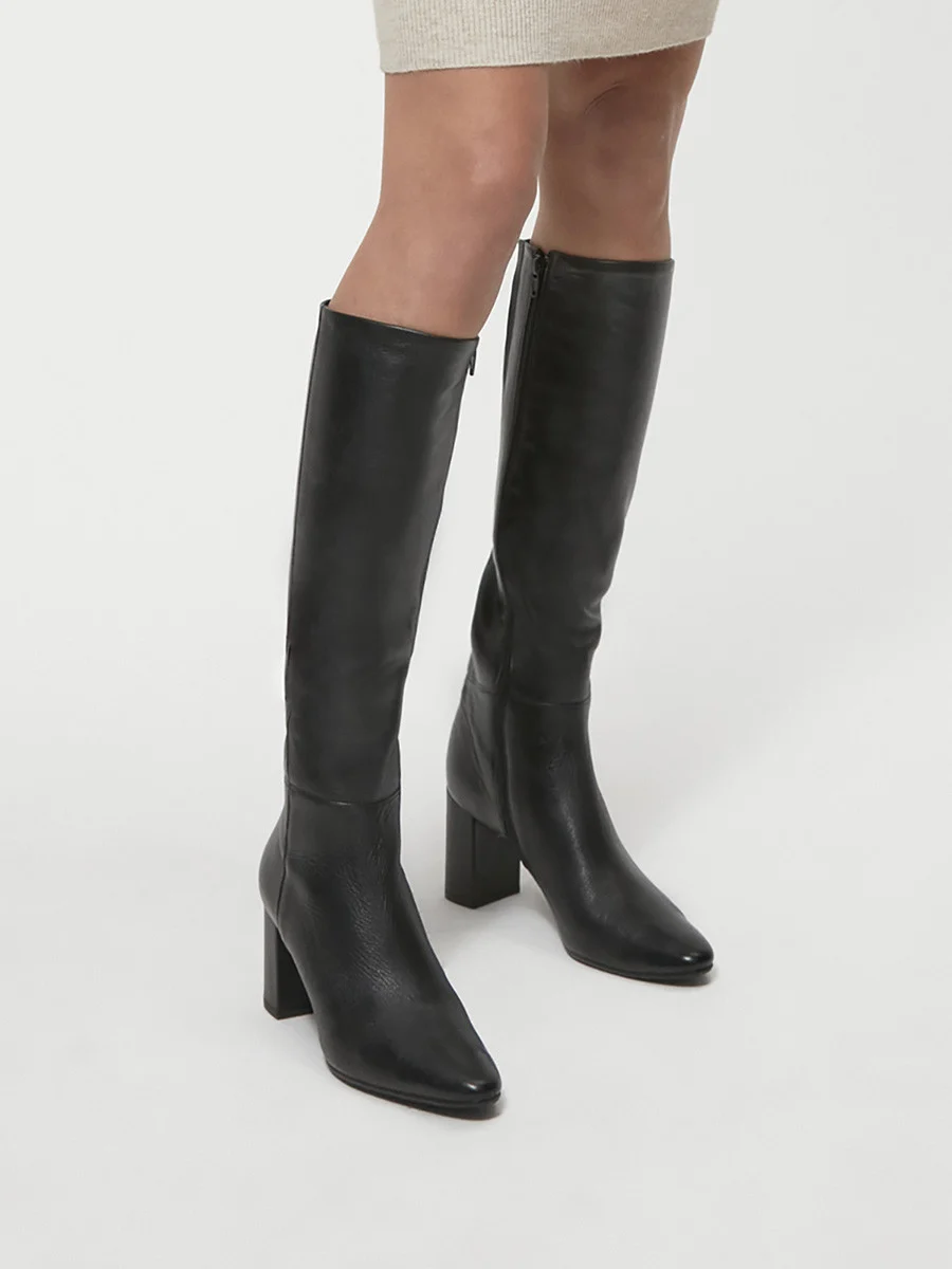 Czarne kozaki damskie z wąską cholewką