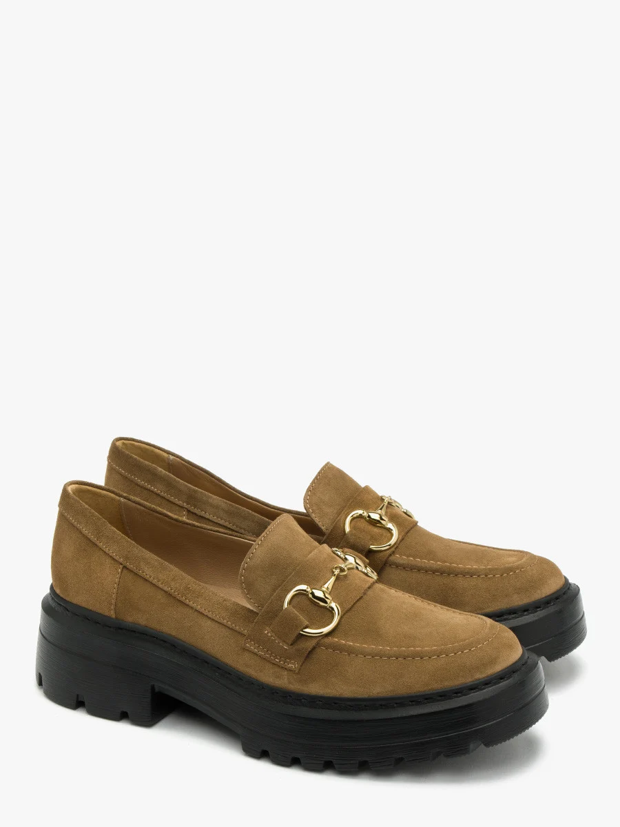 Beżowe mokasyny ze złotą ozdobą