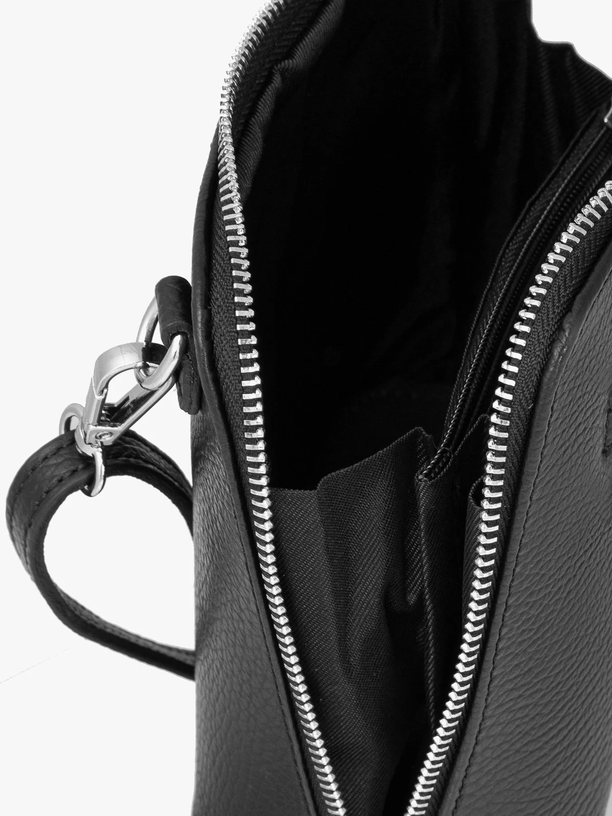 Mała, czarna torebka