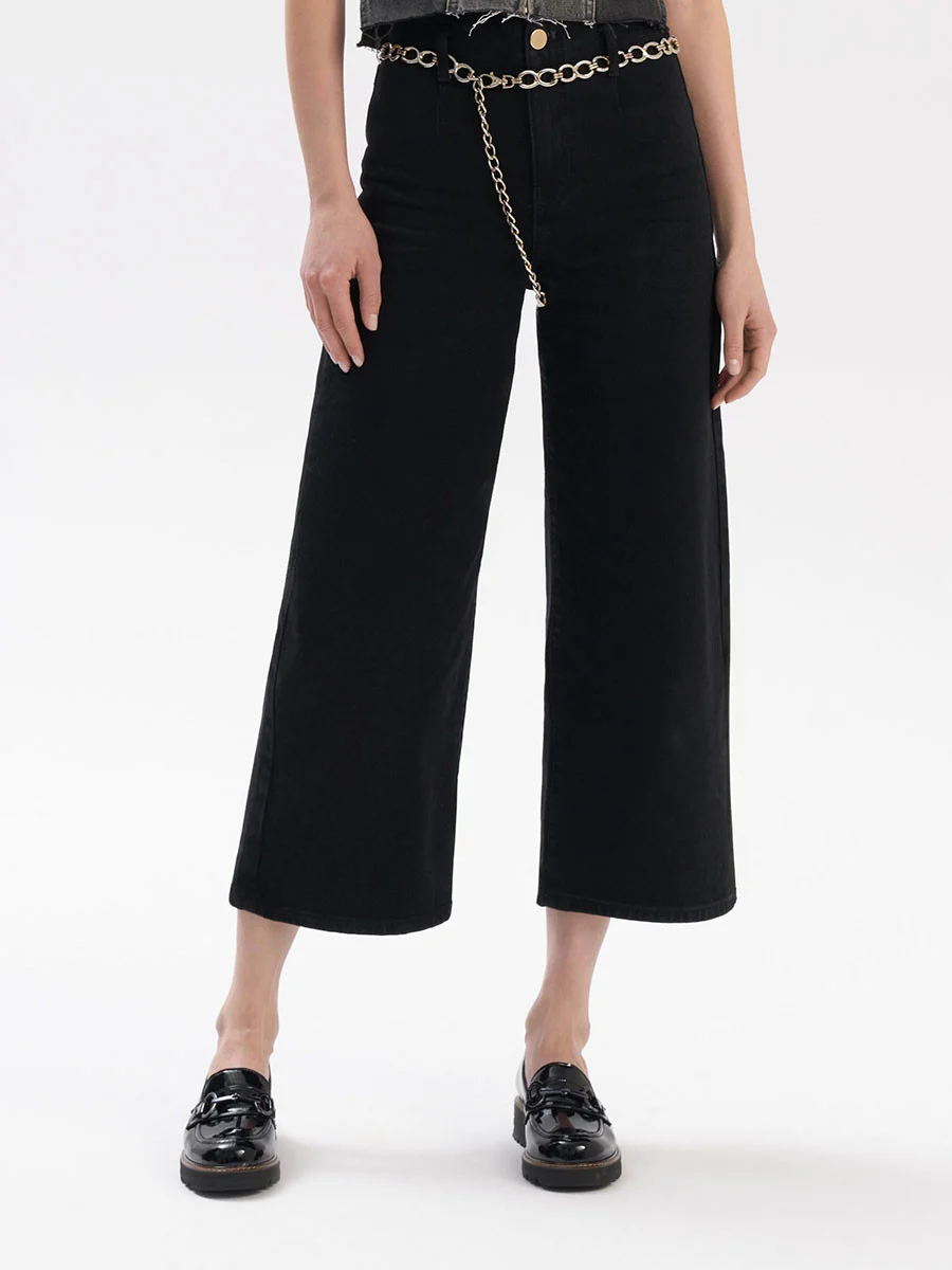 Czarne mokasyny z ozdobą na cholewce