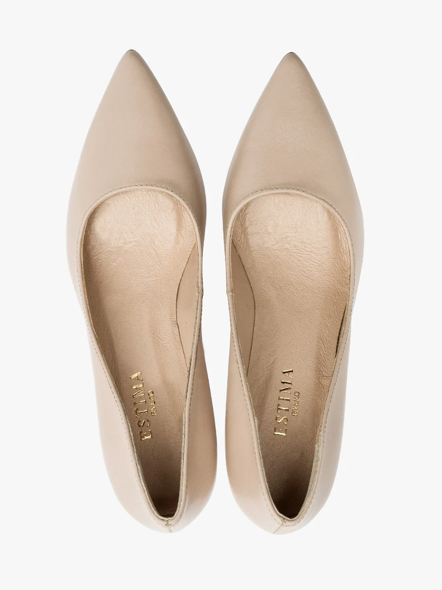 Beżowe czółenka na lakierowanym obcasie