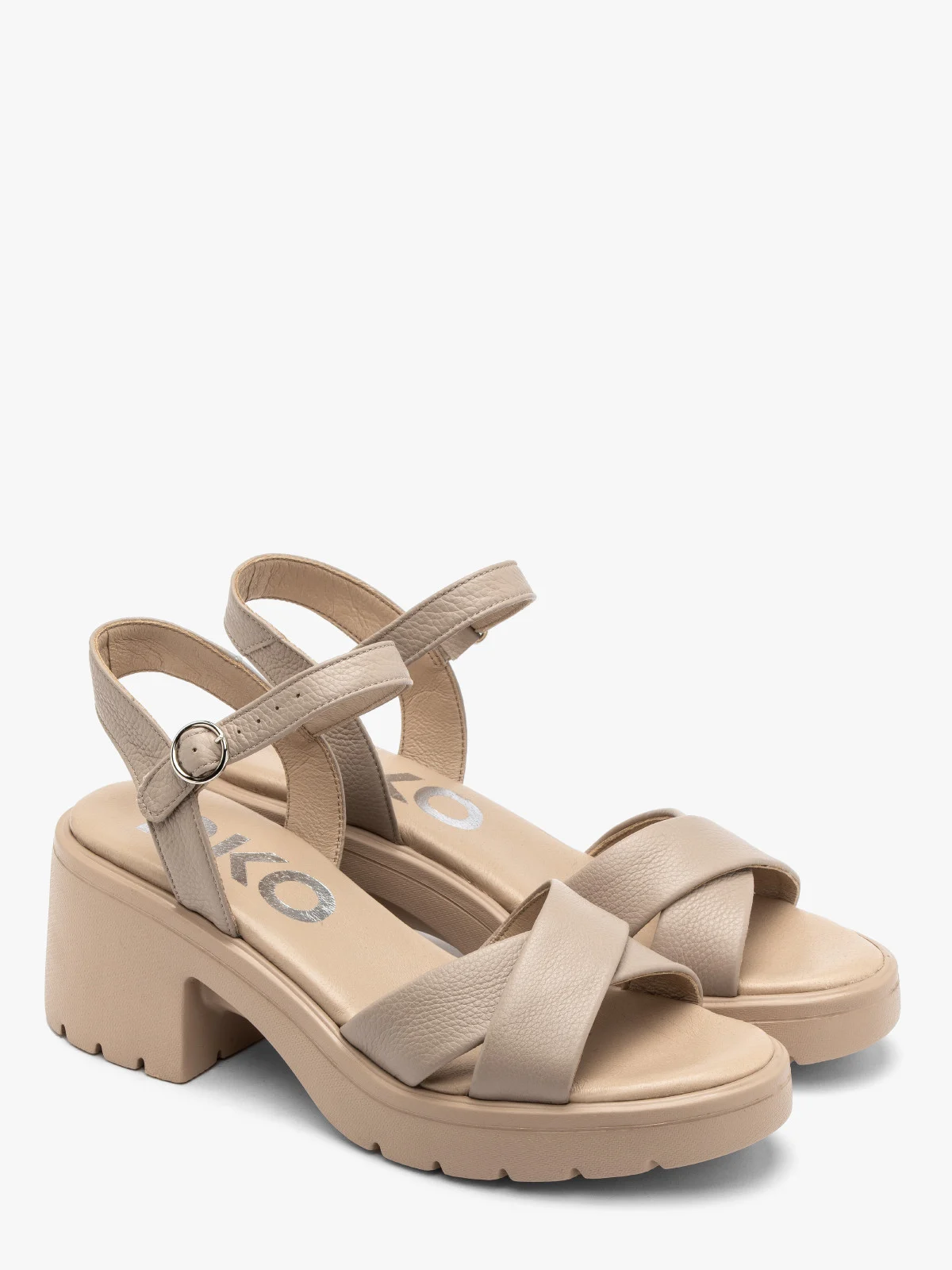 Beżowe sandały na masywnym spodzie