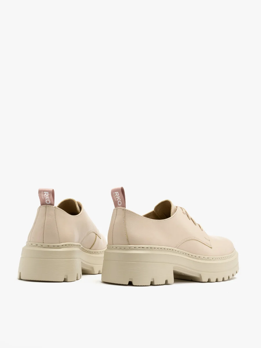 Beżowe półbuty na lekkim spodzie