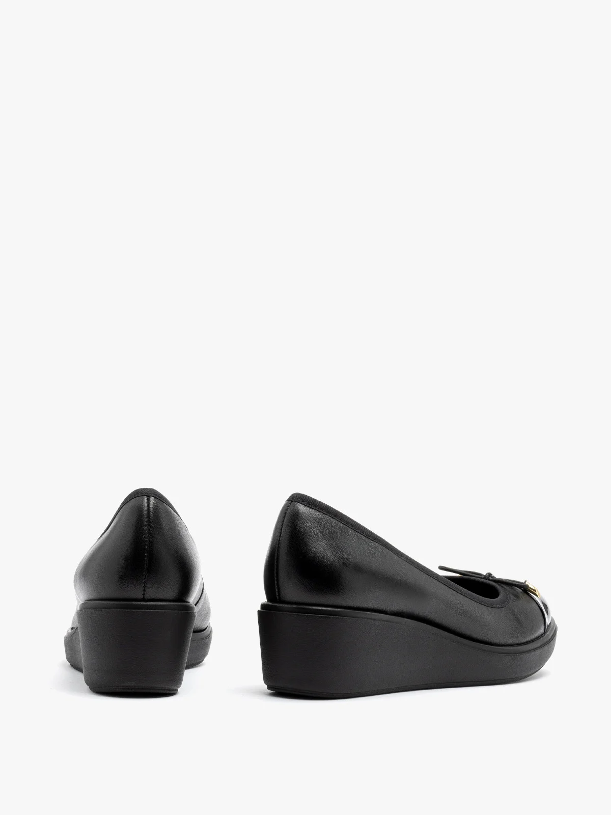 Czarne czółenka na niskiej platformie