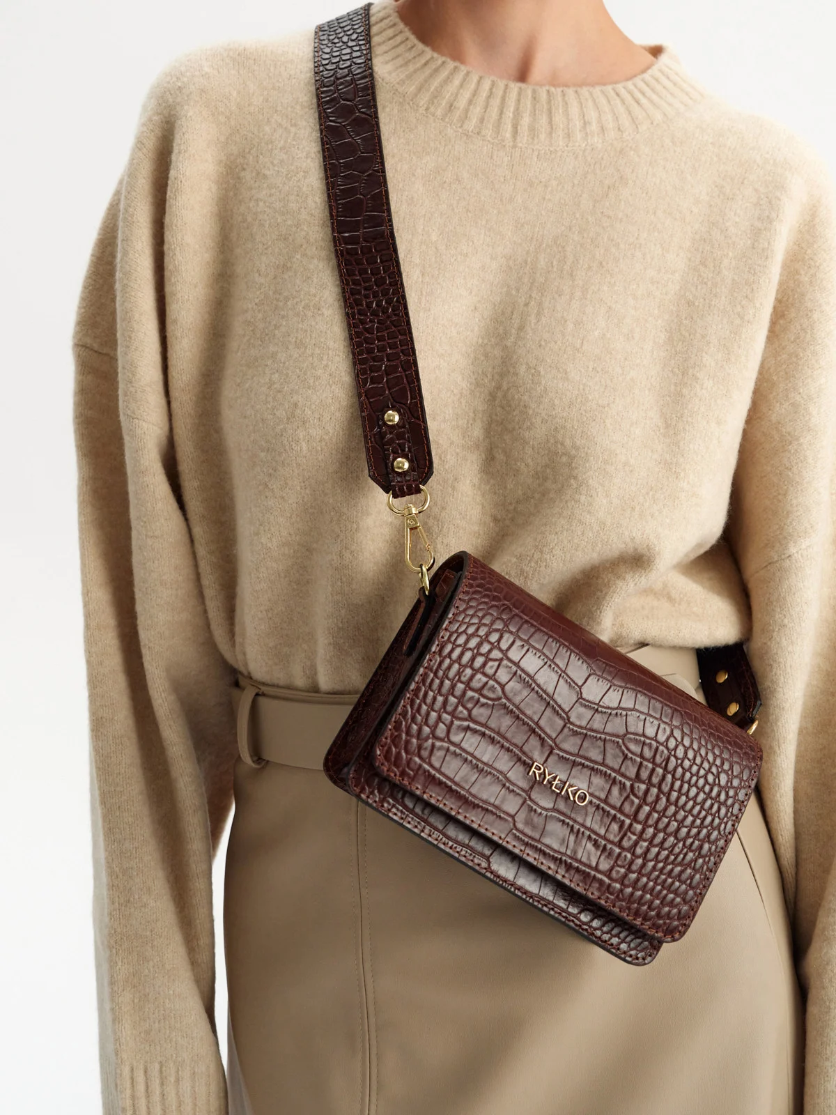 Brązowa torebka w zwierzęcy deseń