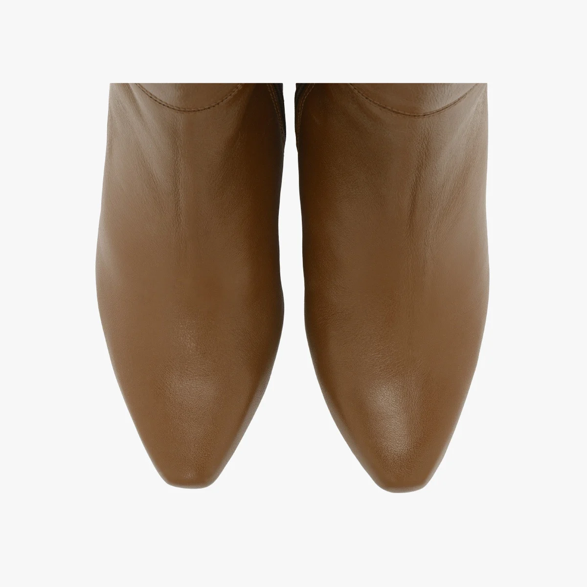 Brązowe kozaki na słupku