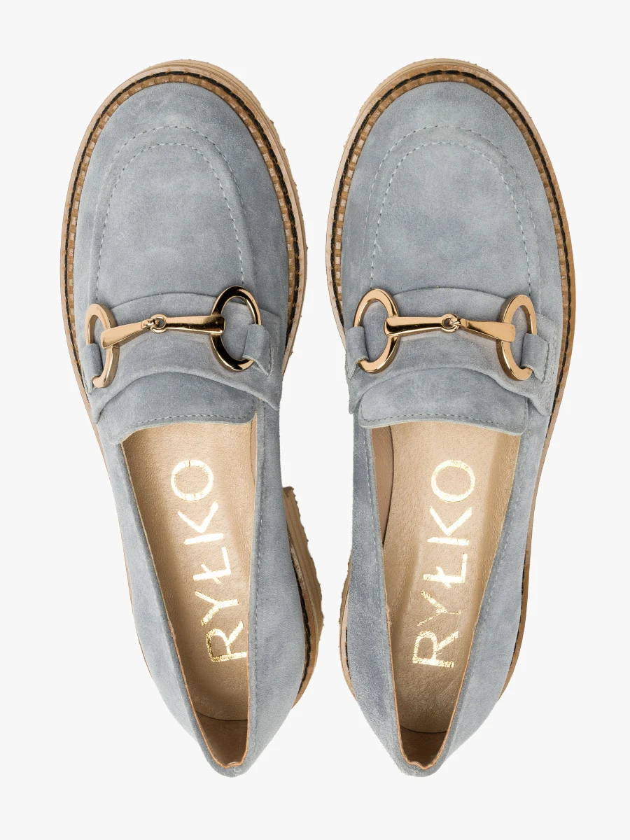 Niebieskie mokasyny ze złotą ozdobą